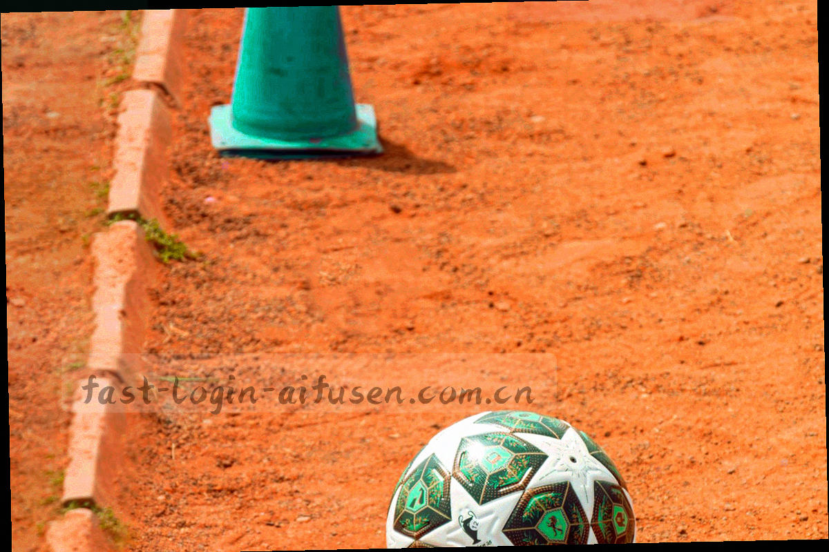 桌面端界面局部的微距质感，叠加青色光轨的抽象画面